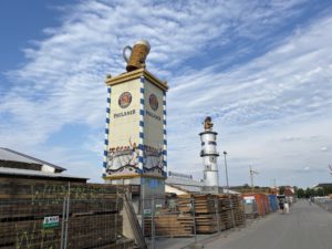 Paulaner and Löwenbräu pillars