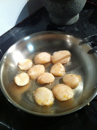 Frying scallops